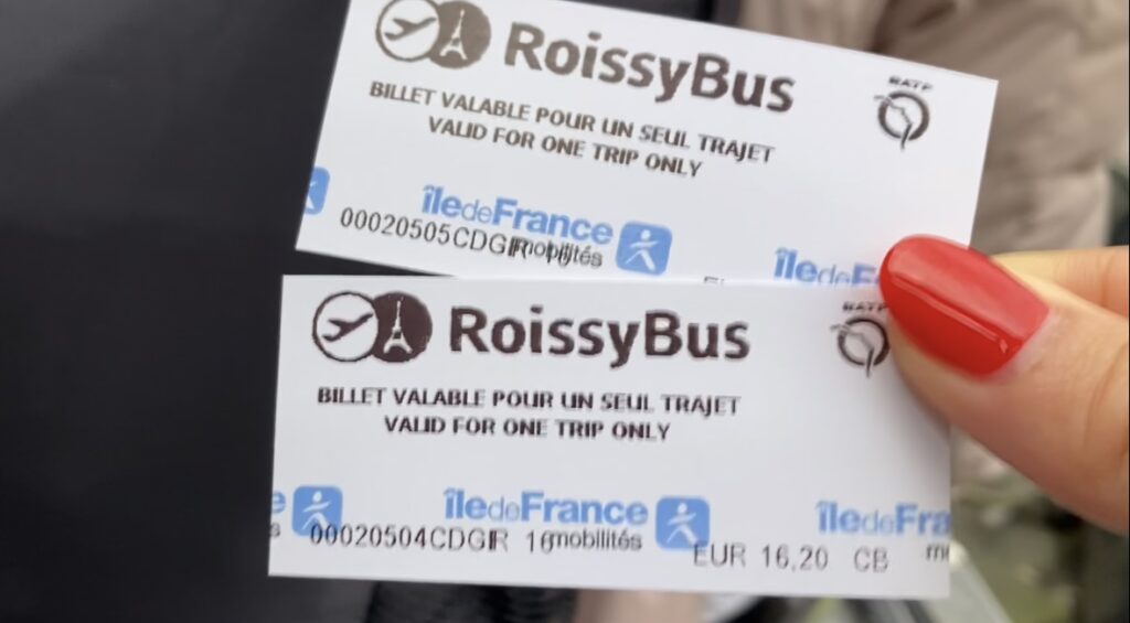 ロイシーバスのチケット2枚。